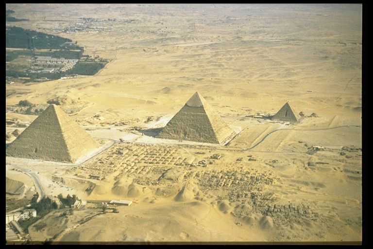 /dateien/gg3195,1105014426,Die Pyramiden von Giseh